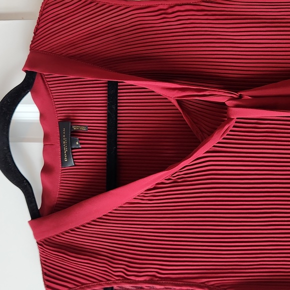 Burgundy Pleated Sleeveless V-neck Blouse XL Donna Karan - Picture 3 of 7